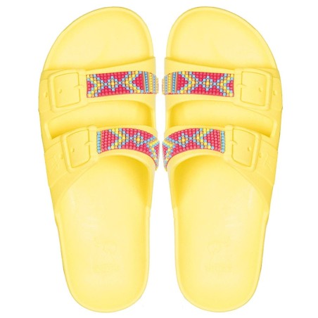 sandales jaunes perles colorées cacatoès vues de haut