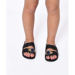 sandales noires avec deux yeux dorés cacatoès portées enfants