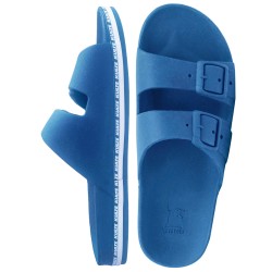 sandales cacatoès bleues avec écriture "kulte" blanche sur la semelle vues de profils et de haut
