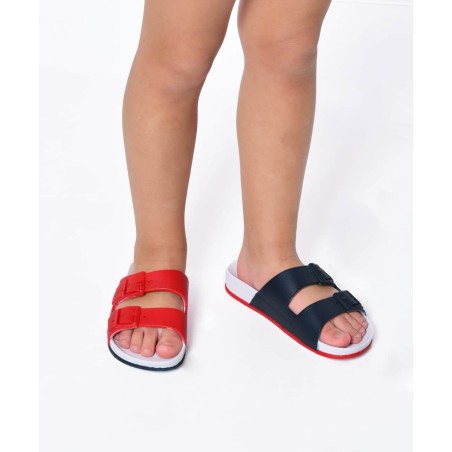 sandales bi colores rouges et bleues cacatoès portées
