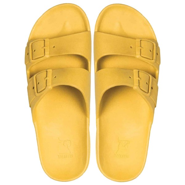 sandales jaunes cacatoès vues de haut