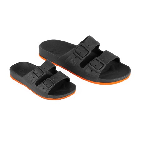 sandales noires et orange cacatoès vues de trois quarts adultes et enfants