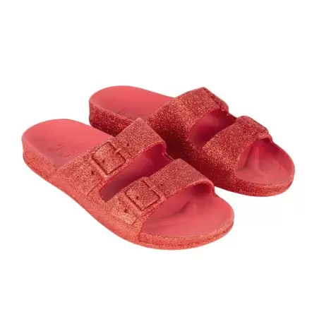 sandales rouges pailletées cacatoès vues de trois quarts qui scintillent