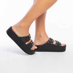 sandales compensées noires à clous cacatoès portées femmes