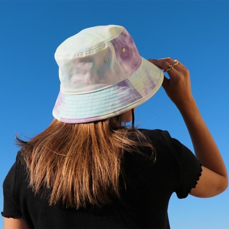 chapeau cacatoès couleur blanc et bleu vue portée