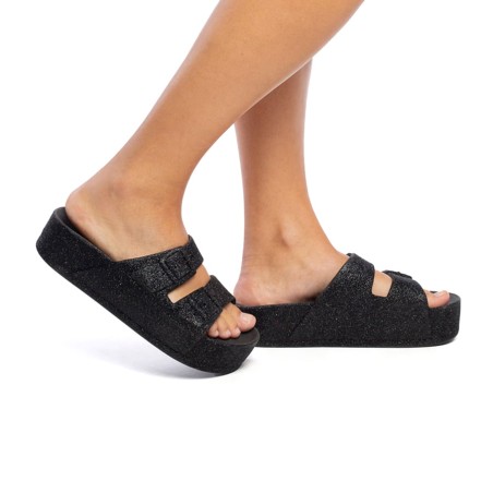 sandale à paillette noire compensée femme vue portée sur fond blanc