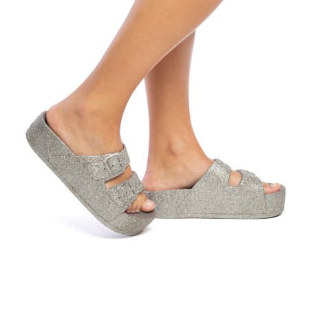 sandale à paillette grise compensée femme vue portée sur fond blanc