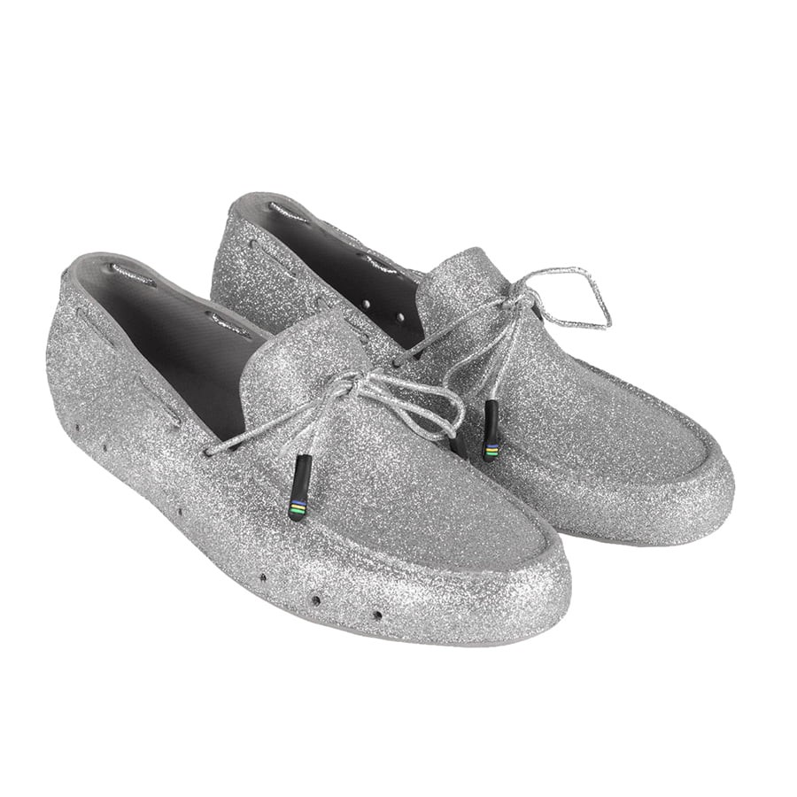 mocassin gris à paillettes cacatoès vue de trois quart