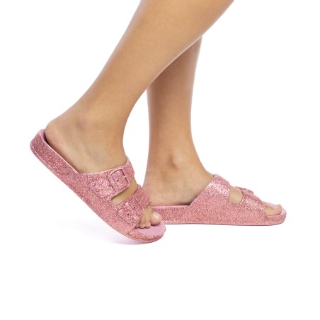 sandale rose à paillettes vue portée sur fond blanc
