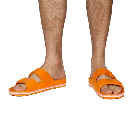 sandale orange pour homme cacatoès semelle blanche vue portée sur fond blanc