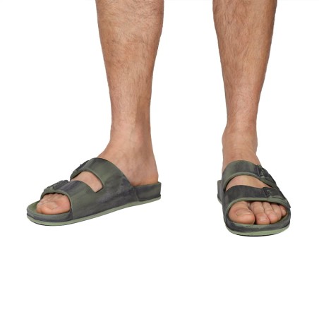 sandale pour homme cacatoès vert kaki vue portée sur fond blanc