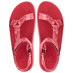 sandales rouges sportives motifs bandana cacatoès vues de haut