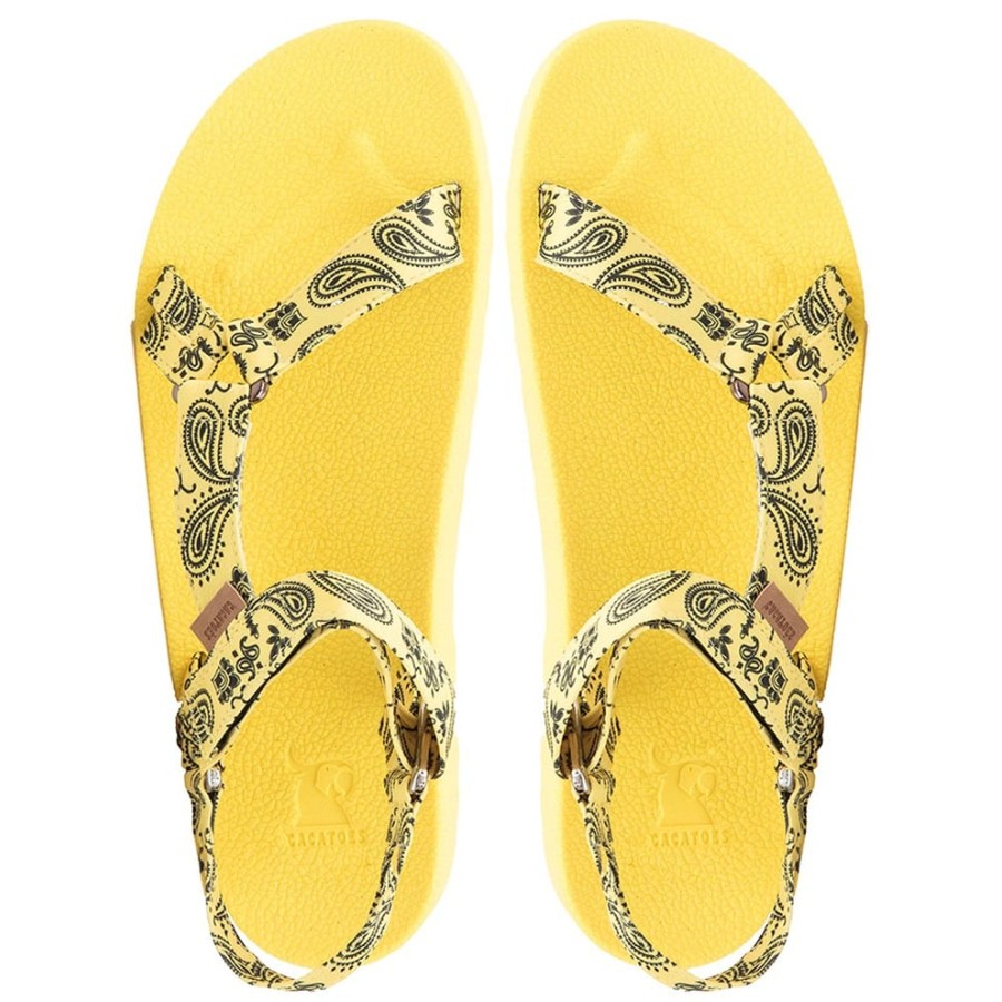 sandales jaunes sportives cacatoès motifs bandana vues de haut