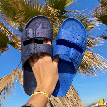 Gauche ou droite ? 🦋

Left or right ? 🦋
.
.
.
#sandals #blue #shoesbrand #bluesky #sandalesfemme #glitter