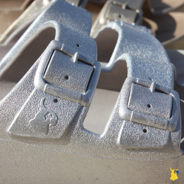 Les petits détails qui font la différence 🤍 

The little details that makes all the difference 🤍

#sandals #silver #focus #shoes #details #cacatoesdobrasil #shoesbrand